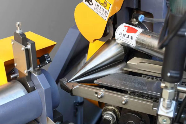 CPC-220 Máquina automática para fabricar fundas de conos de papel para helado de alta calidad
